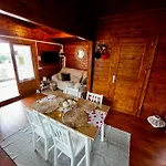 Semesterbostad Betenama - Rustic Hideaway With Pool & Garden Tesbabo