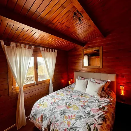 Betenama - Rustic Hideaway With Pool & Garden Hébergement de vacances *