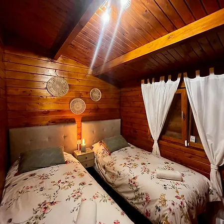 Betenama - Rustic Hideaway With Pool & Garden Feriehus