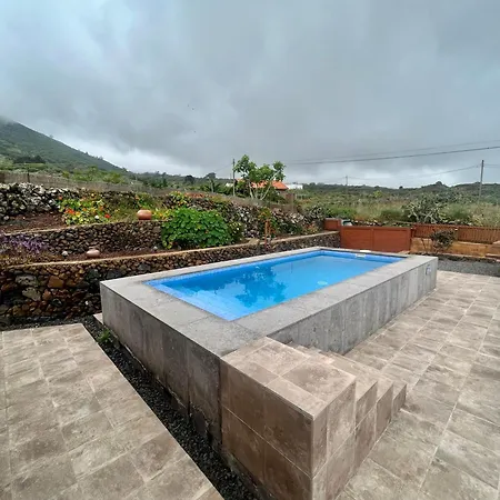 Betenama - Rustic Hideaway With Pool & Garden *