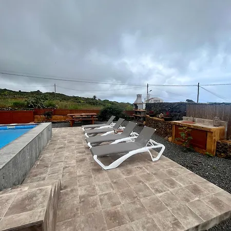 Betenama - Rustic Hideaway With Pool & Garden Feriehus Tesbabo