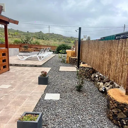 Betenama - Rustic Hideaway With Pool & Garden Hébergement de vacances