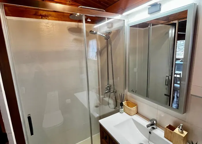 Betenama - Rustic Hideaway With Pool & Garden 度假居