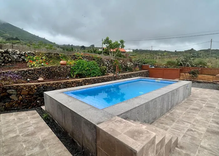 Betenama - Rustic Hideaway With Pool & Garden *