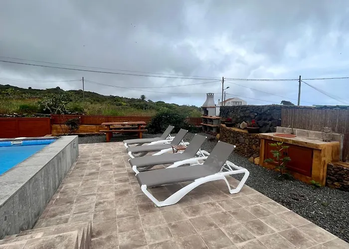 Betenama - Rustic Hideaway With Pool & Garden 度假居 Tesbabo